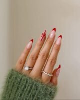 Top 8 Christmas Nail Trends to Sparkle in 2024 (2)