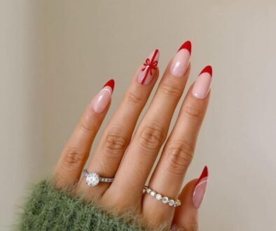 Top 8 Christmas Nail Trends to Sparkle in 2024 (2)